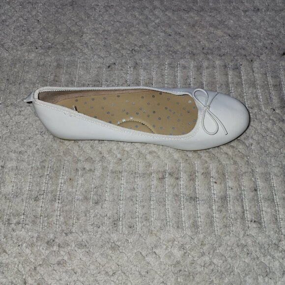 Cat & Jack White Ballet Flats with Bow - Girls Size 4 - Dress Shoes - Picture 7 of 11